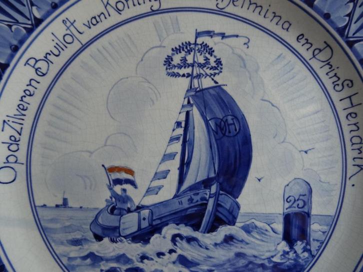 Antiek oud wandbord Porceleyne Fles Delft 1926 met boot, Antiek en Kunst, Antiek | Wandborden en Tegels, Ophalen