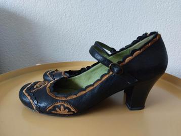 NIEUWSTAAT MERK SACHA LEREN SCHOENEN BEWERKT MET BORDUURSEL  beschikbaar voor biedingen