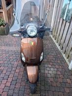 Gebruikte scooter met recente kappenset en regenscherm., Fietsen en Brommers, Ophalen, Gebruikt, Benzine, Overige merken