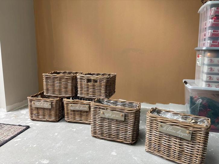 Rieten manden., Huis en Inrichting, Woonaccessoires | Schalen en Manden, Zo goed als nieuw, Mand, Vierkant, Riet, Ophalen