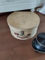 Grote oude hoedenkoffer/ hoedendoos, Ophalen