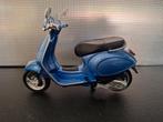 Vespa 946 Schaal 1:12, Hobby en Vrije tijd, Modelauto's | 1:5 tot 1:12, Overige typen, Nieuw, Ophalen of Verzenden, Maisto