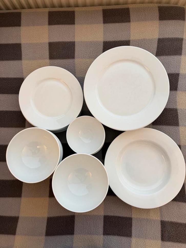 IKEA servies set wit, Huis en Inrichting, Keuken | Servies, Zo goed als nieuw, Compleet servies, Overige stijlen, Porselein, Ophalen