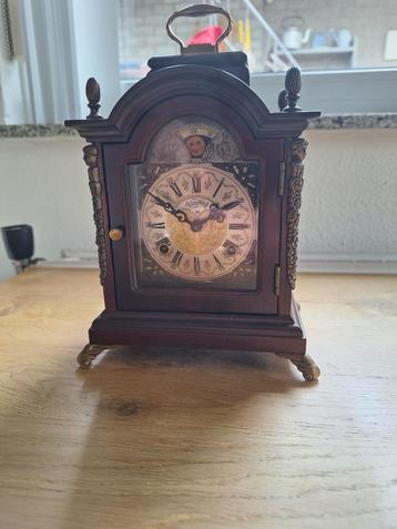 staand klokje beschikbaar voor biedingen