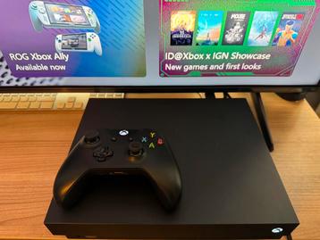 Xbox One X compleet met 5 Games beschikbaar voor biedingen
