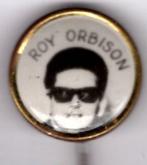 Roy Orbison zanger koper speldje ( V_264 ), Verzamelen, Verzenden, Zo goed als nieuw, Figuurtje, Speldje of Pin