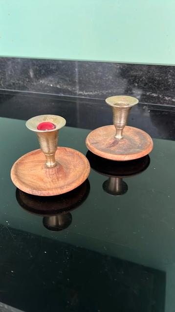 Set van 2 kandelaars hout + brons/koper/messing (?) beschikbaar voor biedingen