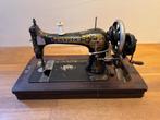 Oude vintage naaimachine Kaiser, Ophalen