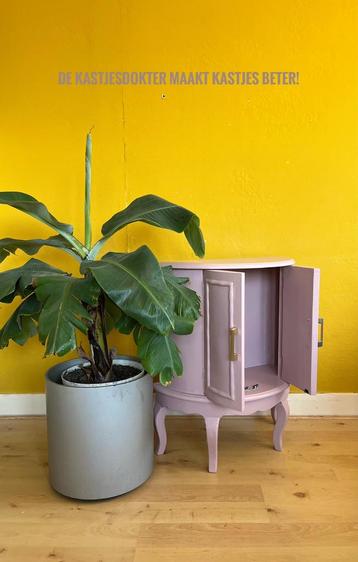 Oudroze boudoir kastje | authentiek halfrond halkastje beschikbaar voor biedingen