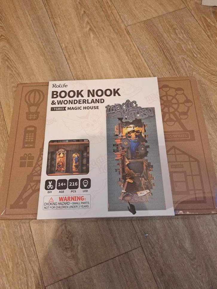 Nieuw in plastic:Rolife Book Nook & Wonderland - Magic House, Hobby en Vrije tijd, Knutselen, Nieuw, Knutselwerk, Ophalen of Verzenden