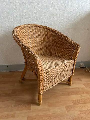 Rieten stoel beschikbaar voor biedingen