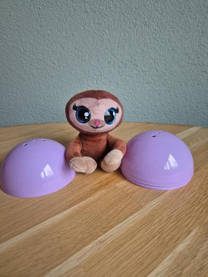Knuffel luiaard in paars ei, Kinderen en Baby's, Speelgoed | Knuffels en Pluche, Zo goed als nieuw, Overige typen, Ophalen of Verzenden