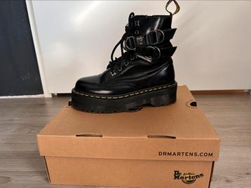 Dr. Martens beschikbaar voor biedingen