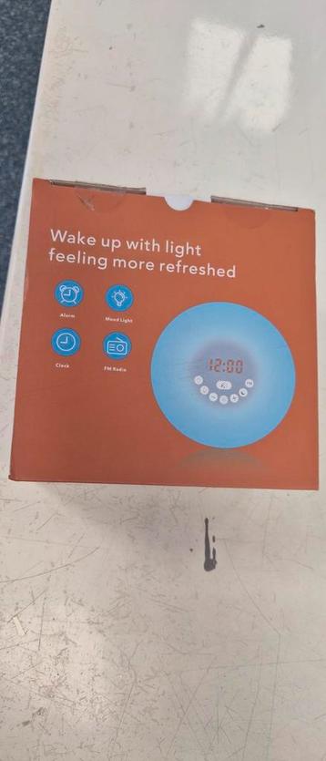 RGB LED Lamp met Klok & Wekker beschikbaar voor biedingen