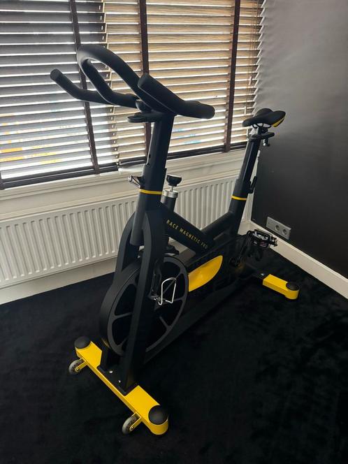 FitBike Race Magnetic Pro - Nieuwstaat, Sport en Fitness, Fitnessapparatuur, Zo goed als nieuw, Spinningfiets, Benen, Metaal, Ophalen