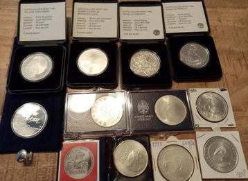Lot van 11 zilveren 50 gulden munten diverse jaren  beschikbaar voor biedingen