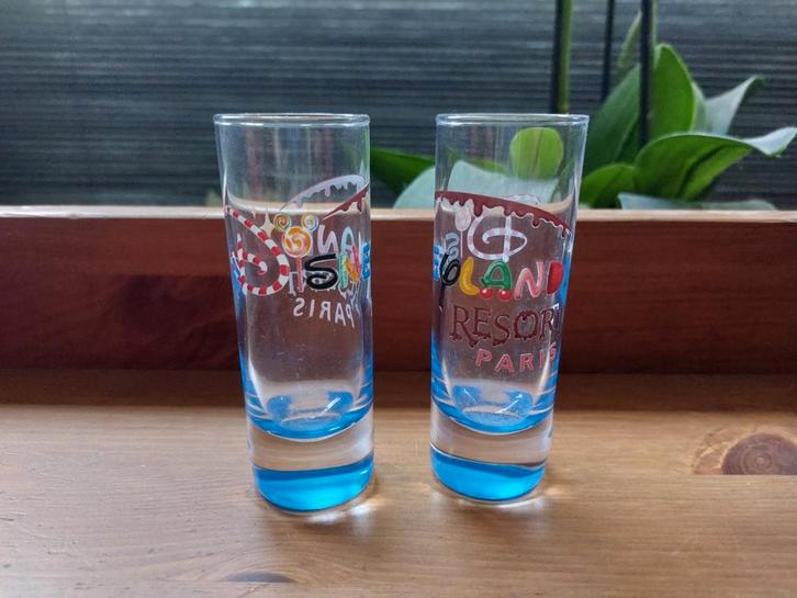 2x Disneyland shotglaasje, Verzamelen, Glas en Borrelglaasjes, Borrel- of Shotglas, Ophalen of Verzenden
