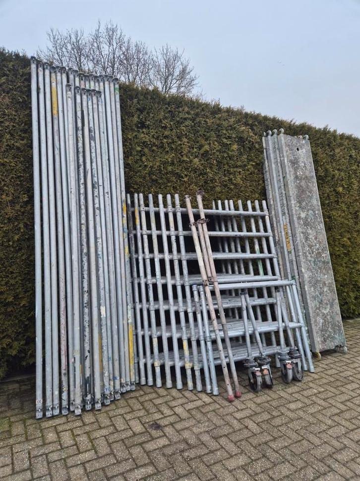 Groot klus steiger aluminium rolsteiger 10.2 werkhoogte, Doe-het-zelf en Verbouw, Steigers, Gebruikt, Rolsteiger of Kamersteiger