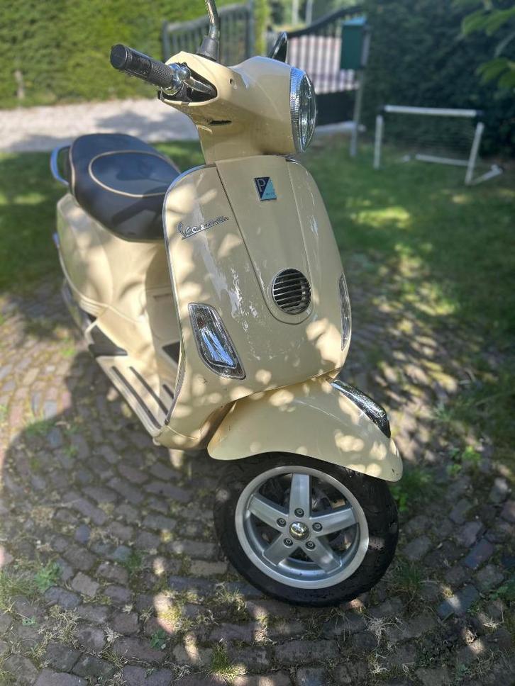 Vespa Piaggio C38 2010 – Slechts 8.606 km – Zeer nette staat, Fietsen en Brommers, Scooters | Vespa, Gebruikt, Vespa LX, Benzine