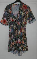 Vrolijke korte jumpsuit, ongeveer maat M. Zo goed als nieuw,, Verzenden, Zo goed als nieuw, Maat 38/40 (M)