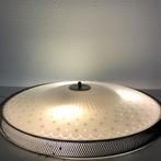 Vintage plafonniere glas met geperforeerde metalen rand, Ophalen, Glas, Vintage