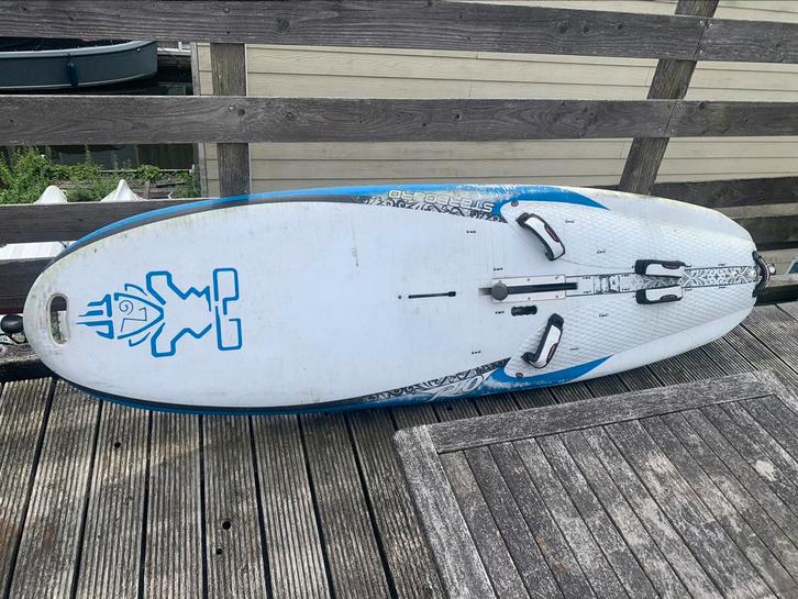 Starboard GO windsurfboard met 3 zeilen, Watersport en Boten, Windsurfen, Zo goed als nieuw, Plank, 5 tot 7 m², Ophalen