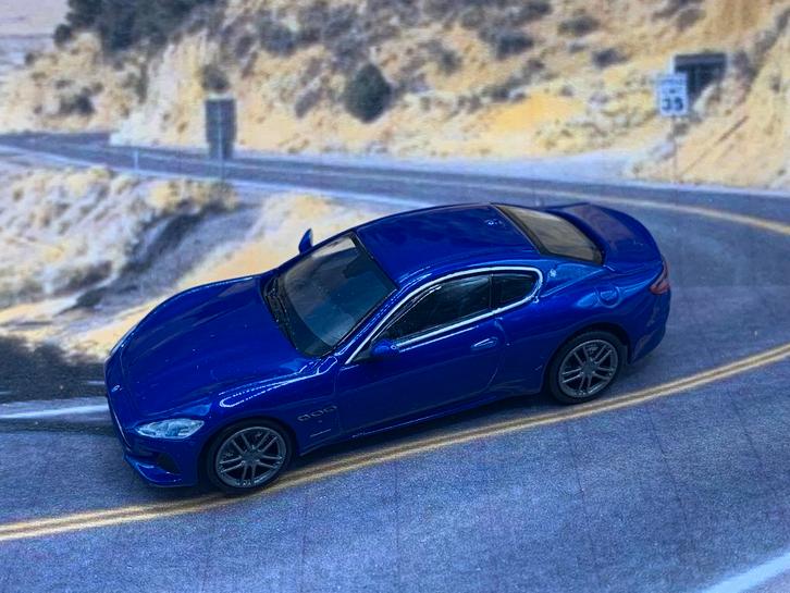 2018 Maserati Granturismo Dark Blue Metallic, Hobby en Vrije tijd, Modelauto's | 1:87, Zo goed als nieuw, Auto, Overige merken