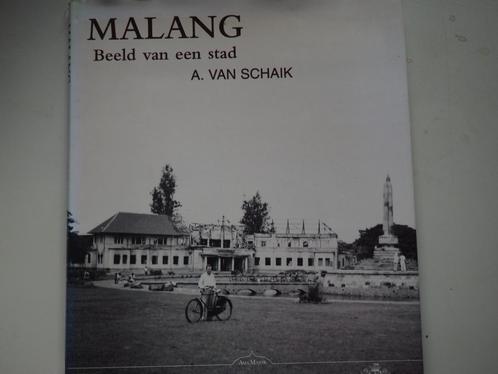 Malang beeld van een stad A. van Schaik  Het laatste zou het, Boeken, Geschiedenis | Wereld, Zo goed als nieuw, Azië, 20e eeuw of later