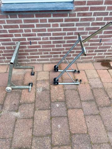 2 motor bokken paddock stand voor en achter beschikbaar voor biedingen
