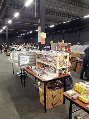23/8/25: nieuwe N-Spoor vitrines. modelspoorbeurs Houten beschikbaar voor biedingen