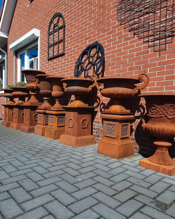Gietijzeren tuinvazen tuinvaas bloempot bloembak op sokkel, Tuin en Terras, Tuinvazen, Nieuw, Ophalen