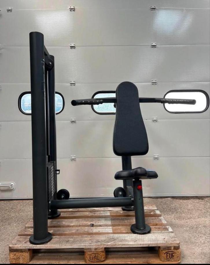 Panatta sec schouder press machine Black, Sport en Fitness, Fitnessmaterialen, Gebruikt, Overige typen, Armen, Benen, Borst, Buik