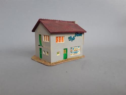 6 HO huisjes, waaronder een kapel., Hobby en Vrije tijd, Modeltreinen | H0, Gebruikt, Brug, Tunnel of Gebouw, Gelijkstroom of Wisselstroom