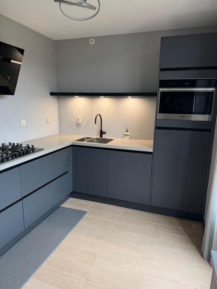 Strakke Moderne hoekkeuken Direct beschikbaar + GEDEMONTEERD, Huis en Inrichting, Keuken | Complete keukens, Zo goed als nieuw