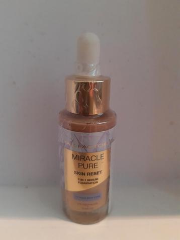 Max Factor Miracle Pure Skin Reset 60-80 Light to Medium  beschikbaar voor biedingen