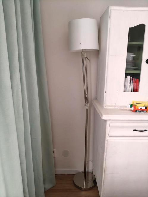 Elegante Staande Lamp met Verstelbare Arm, Huis en Inrichting, Lampen | Vloerlampen, Zo goed als nieuw, 150 tot 200 cm, Metaal