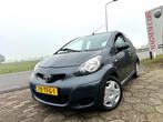 Toyota Aygo 1.0-12V 5D NAP AIRCO ELEK.RAMEN NW APK, Voorwielaandrijving, Euro 5, Gebruikt, 4 stoelen