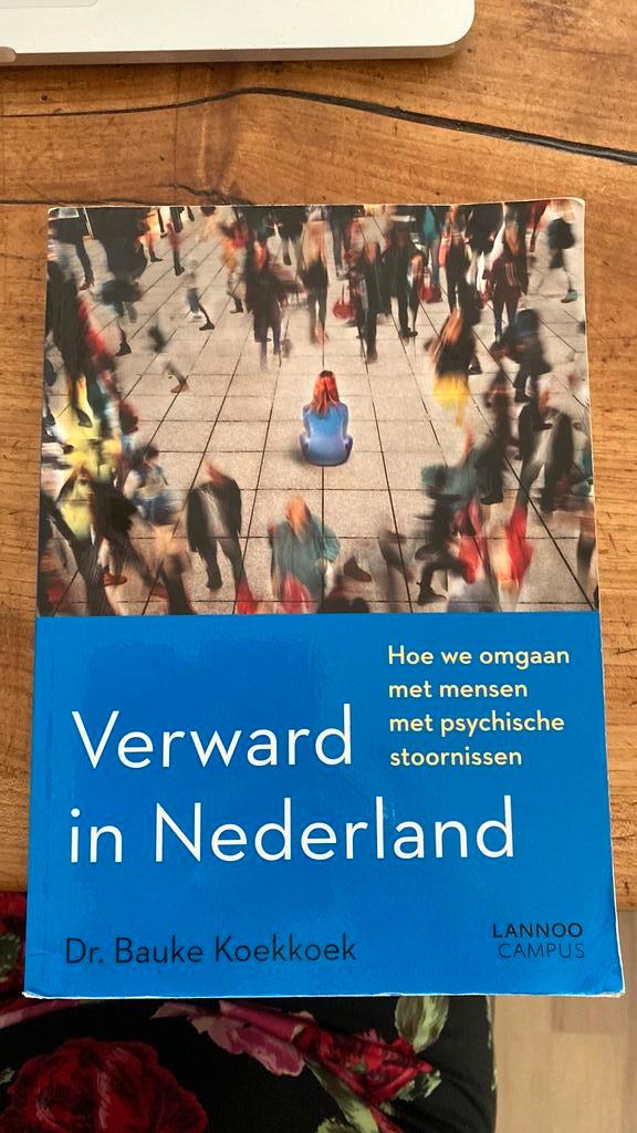 Verward in Nederland.Hoe mensen omgaan met psy stoornissen ., Boeken, Politiek en Maatschappij, Gelezen, Maatschappij en Samenleving