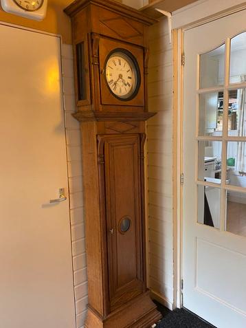 Comtoise in kast beschikbaar voor biedingen