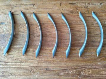 7 Kunststof Handgrepen - 12,8cm afstand beschikbaar voor biedingen