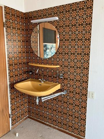 Vintage Wasbak met tegels - oranje, bruin, oker beschikbaar voor biedingen