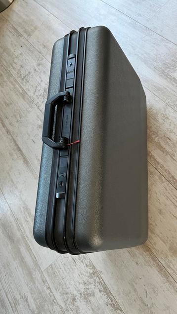 Hardcase koffer (middel groot) beschikbaar voor biedingen