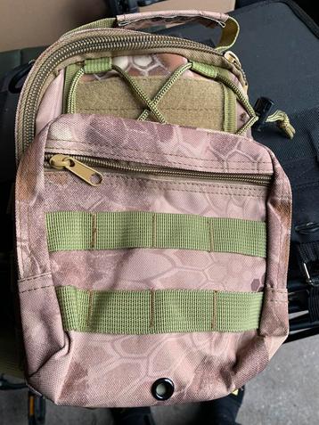 KARPERISSEN CAMO TAS VOOR KORTE SESSIES beschikbaar voor biedingen
