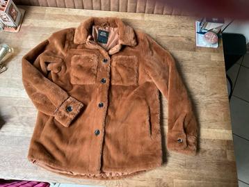 Heerlijke zachte fluffy tussendoor jas maat S cognac beschikbaar voor biedingen