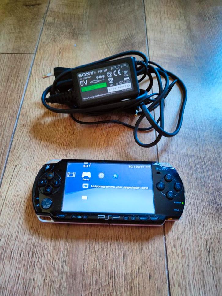 Schadevrij PSP black 2004 | Orginele Oplader | Memory 512MB, Spelcomputers en Games, Spelcomputers | Sony PSP, Zo goed als nieuw
