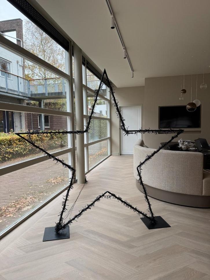 Grote metalen vrijstaande kerstster met lampjes, Diversen, Kerst, Zo goed als nieuw, Ophalen