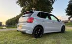Volkswagen Polo 1.2 TSI Lounge R-Line | Nardo Grey Wrap, Auto's, Volkswagen, Stof, Euro 6, 4 cilinders, Handgeschakeld