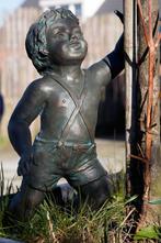 Bronzen beeld – Klimmend jongetje 'Lasse' (41 cm), Ophalen of Verzenden, Zo goed als nieuw, Metaal, Mensenbeeld