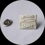 TOYOTA YARIS pin, Verzamelen, Speldjes, Pins en Buttons, Ophalen of Verzenden, Zo goed als nieuw, Transport, Speldje of Pin