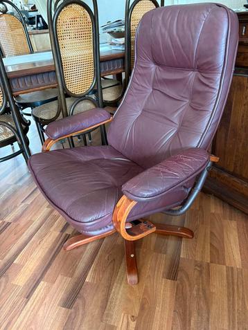 2 gratis draai stoelen Bordeaux / bruin beschikbaar voor biedingen